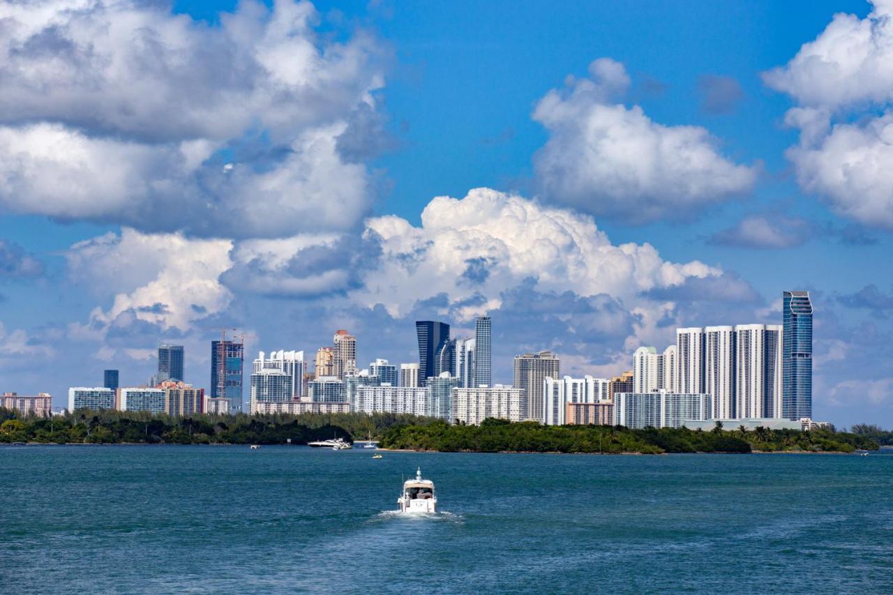 Ivory On The Bay Apartment ไมอามีบีช ภายนอก รูปภาพ